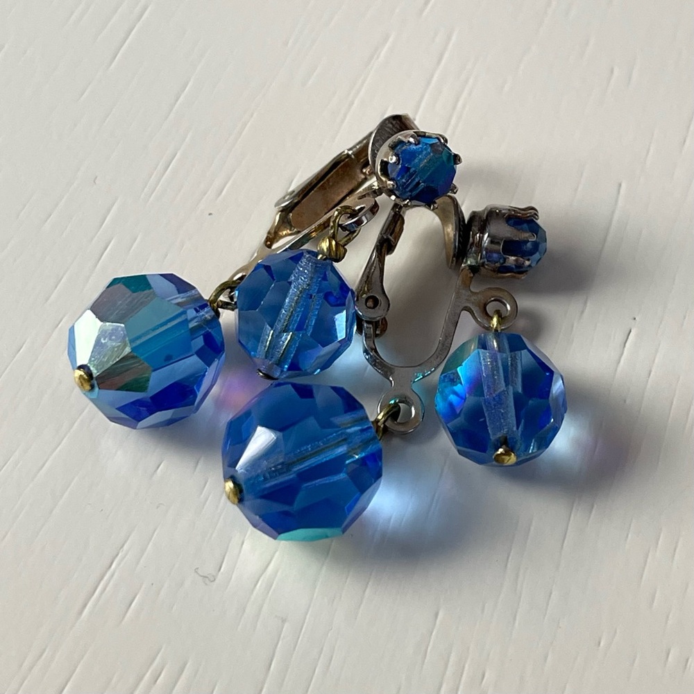 π¨π¨FINAL SALE!!π¨π¨Vintage silvertone blue AB Aurora Borealis crystal clip earrings - Picture 7 of 15